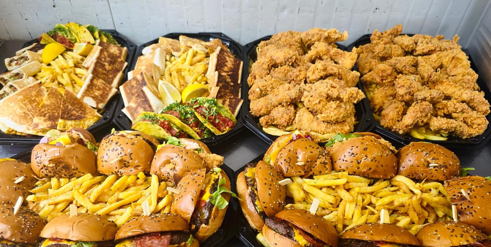 Platouri MR RED — burgeri, shaorma, crispy strips și aripioare